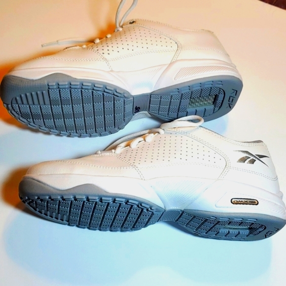 Reebok sneakers 6 1/2 Excellent condition like new - Picture 8 of 17